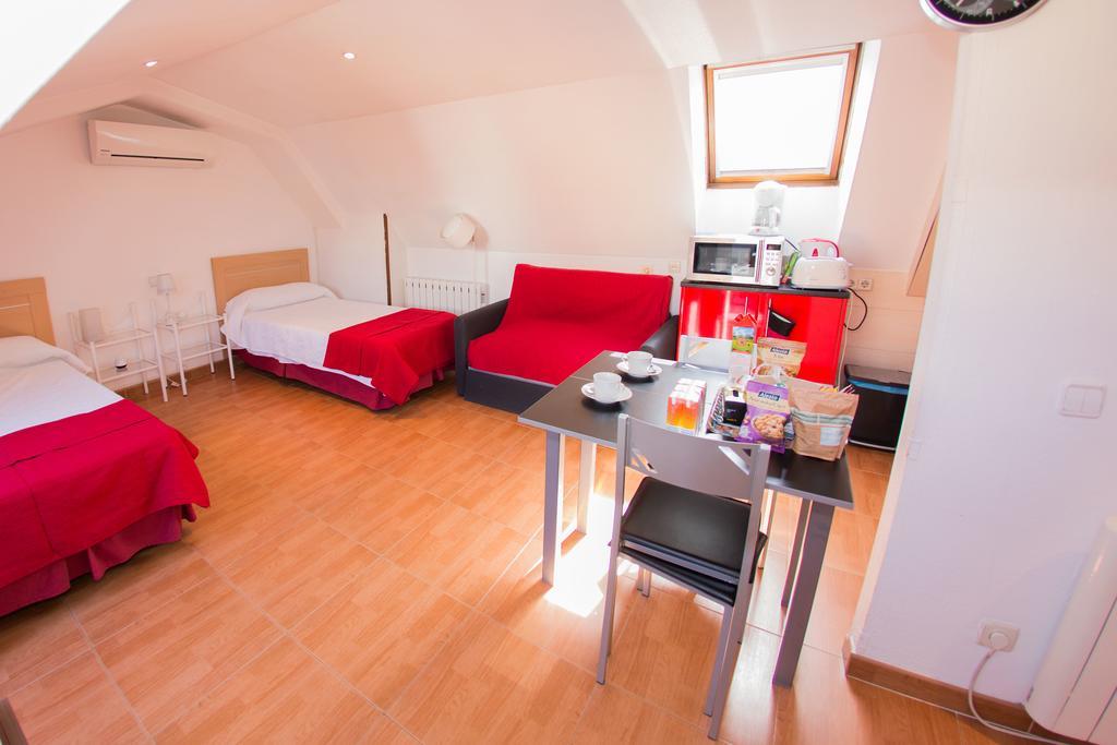 Apartamentos Madrid Centro Exterior foto